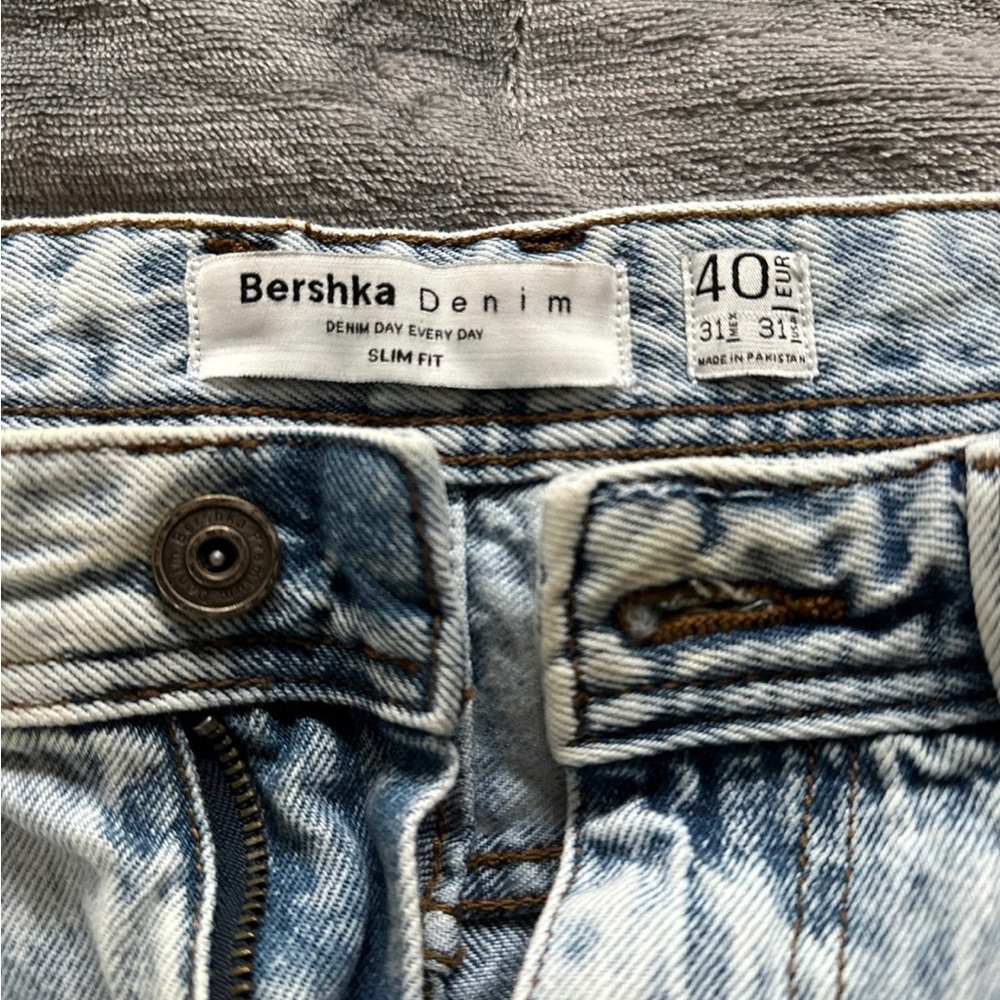 Bershka Denim 90s Wash Distressed Jean Shorts Size 31 - Picture 2 of 4